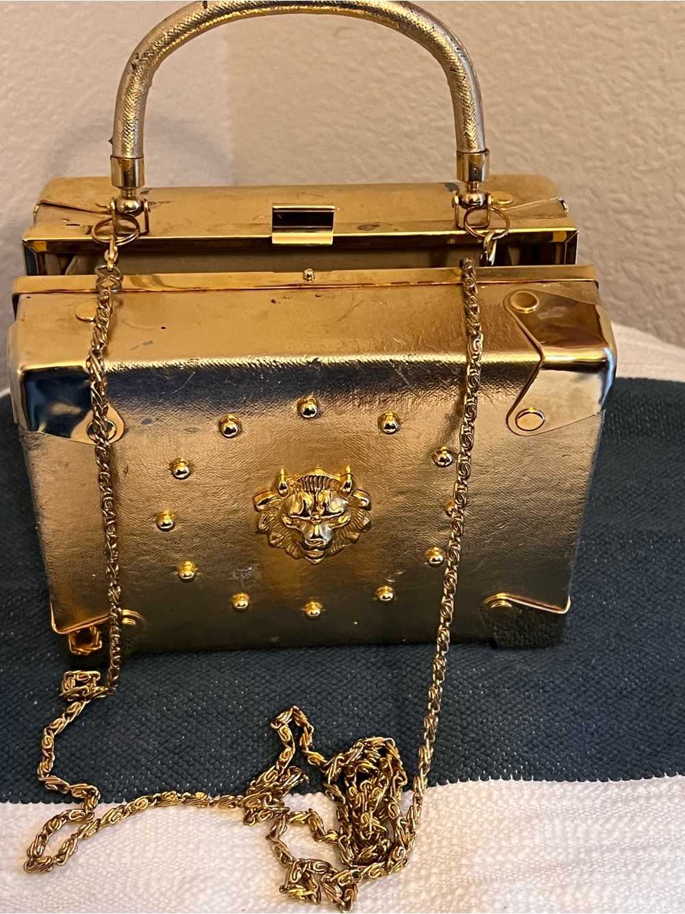 Vintage Gold Metallic Box Handbag with Chain Strap - Picture 3 of 10